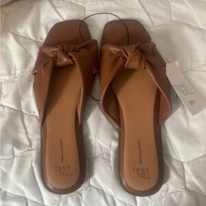 Time and Tru Women's Tan Knot Slide Sandals